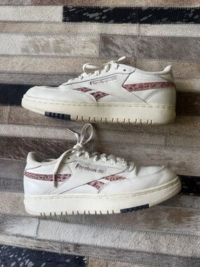 Reebok Club C Double Women's Shoes size 9.5 pink leopard